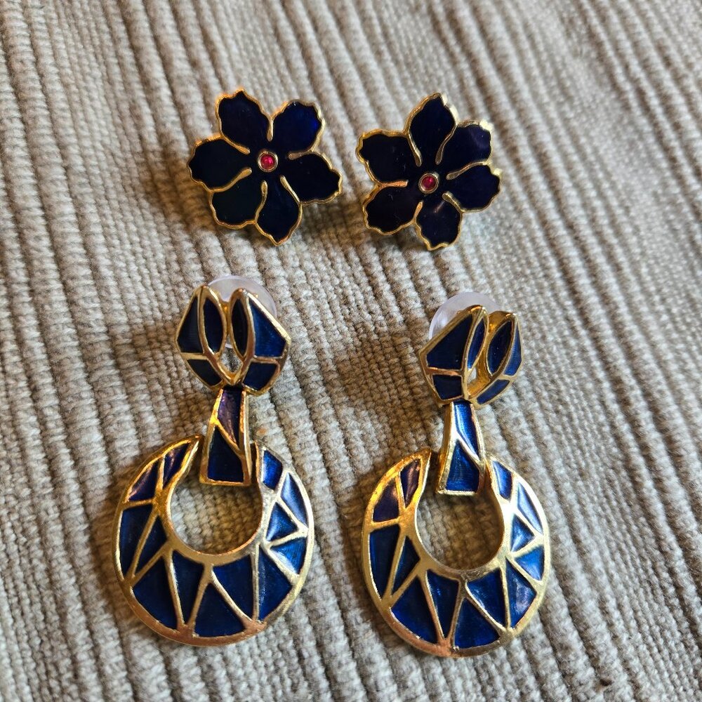 Earrings: set of 2 navy blue vintage costume jewelry earrings